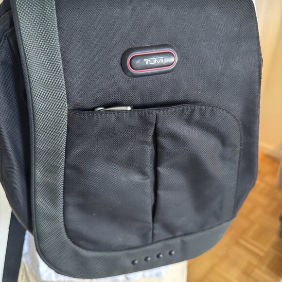 Sling Bag Backpack Tumi Tech Barse Basecamp Transit  Black with Red Interior - Picture 4 of 13